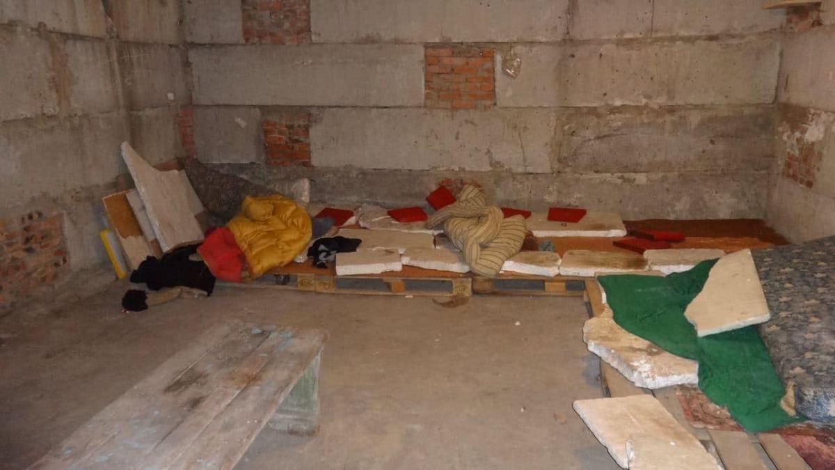 Донецкая Изоляция: обнародовали жуткие фото застенки боевиков Донецкая Изоляция: обнародовали жуткие фото застенки боевиков