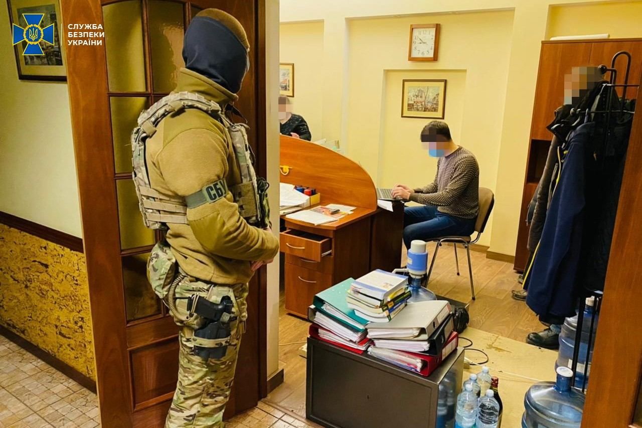 СБУ заблокувала масштабне постачання продукції з заводів Луганська СБУ заблокувала масштабне постачання продукції з заводів Луганська