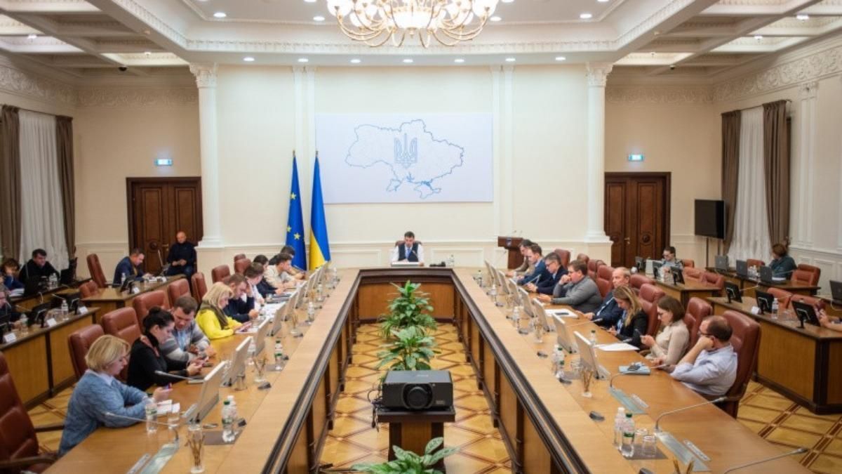 Кабмин предложил СНБО ввести санкции против российских авиакомпаний Кабмин предложил СНБО ввести санкции против российских авиакомпаний