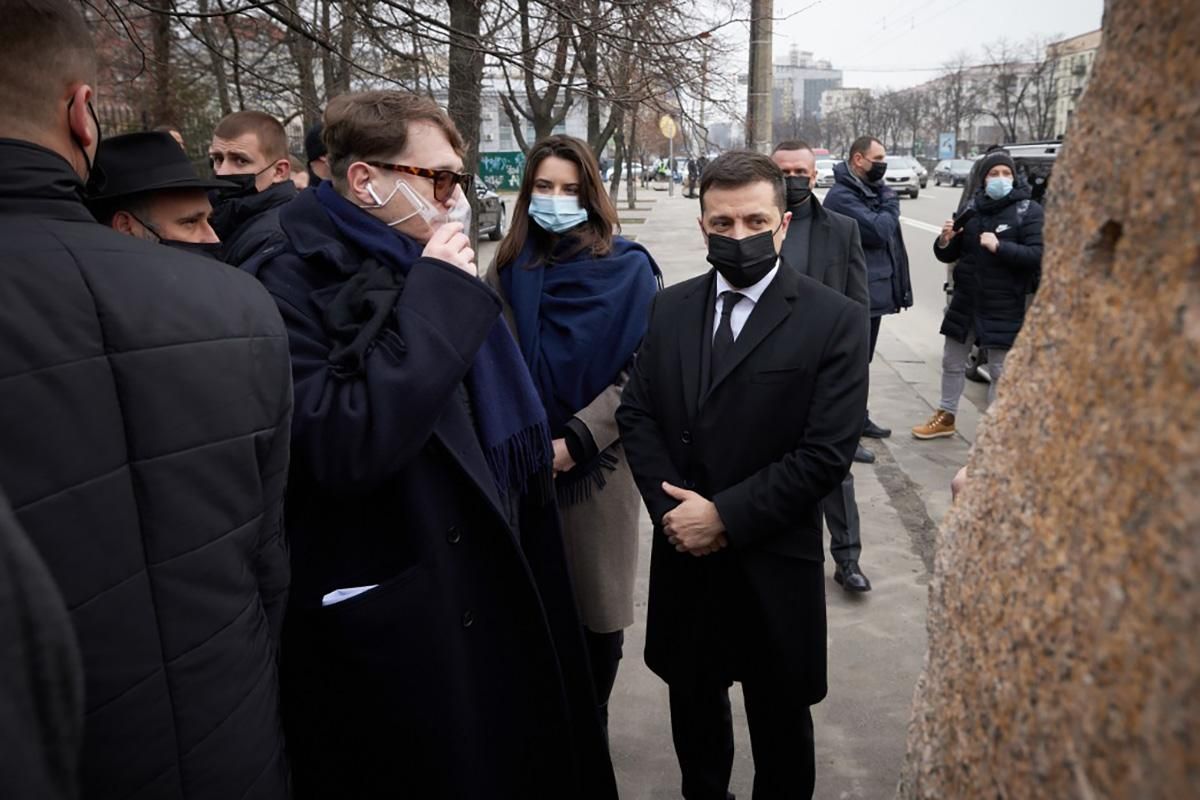 Зеленський відкрив інсталяцію до Дня пам'яті Голокосту: фото Зеленський відкрив інсталяцію до Дня пам'яті Голокосту: фото
