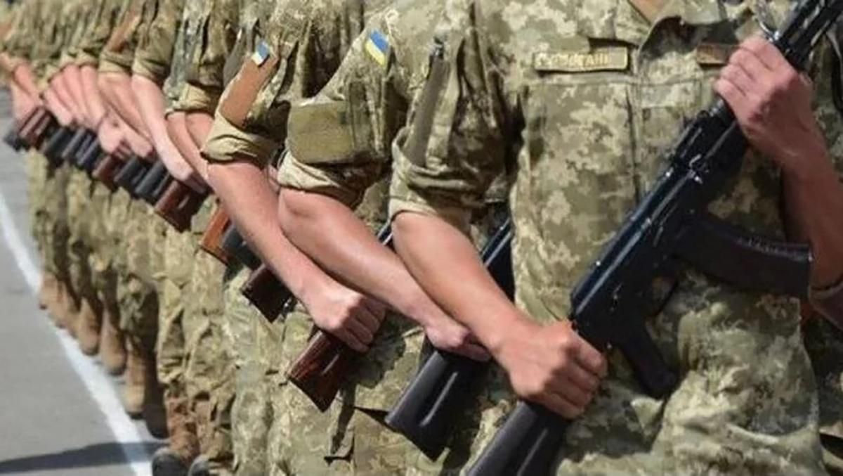 Скільки призовників візьмуть на строкову службу в 2021