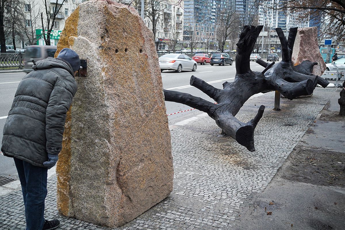 Каміння замість квітів: як у Києві вшановують жертв пам'яті Голокосту Каміння замість квітів: як у Києві вшановують жертв пам'яті Голокосту