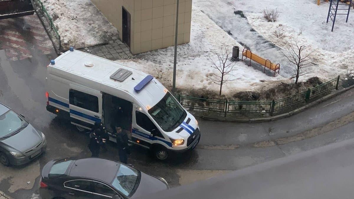 До квартир Навальних прийшли з обшуками: відео До квартир Навальних прийшли з обшуками: відео