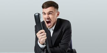 Ночью не будут звонить: как новый закон Рады защитит должников от коллекторов