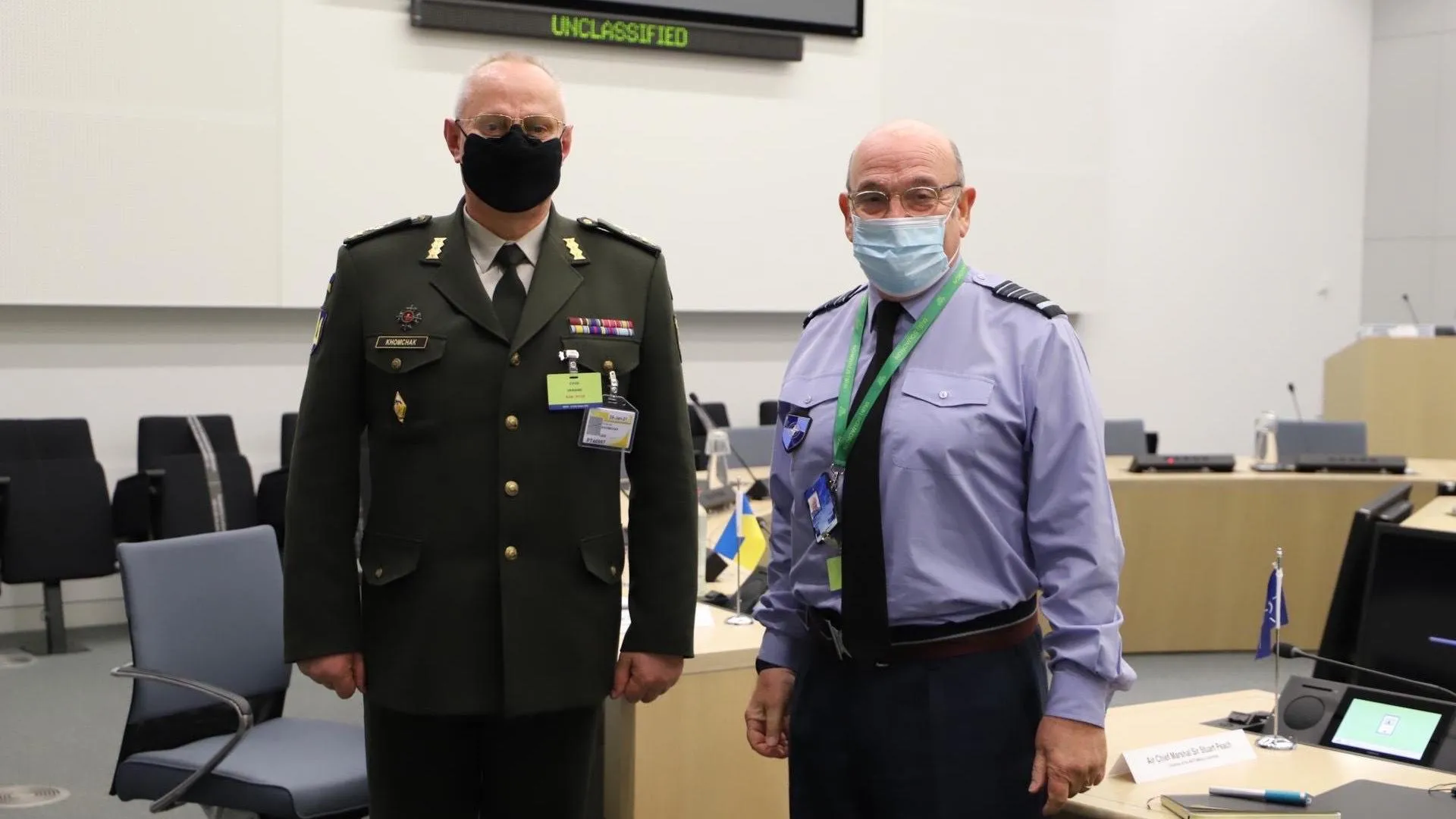 Хомчак зустрівся з головним маршалом авіації Хомчак зустрівся з головним маршалом авіації