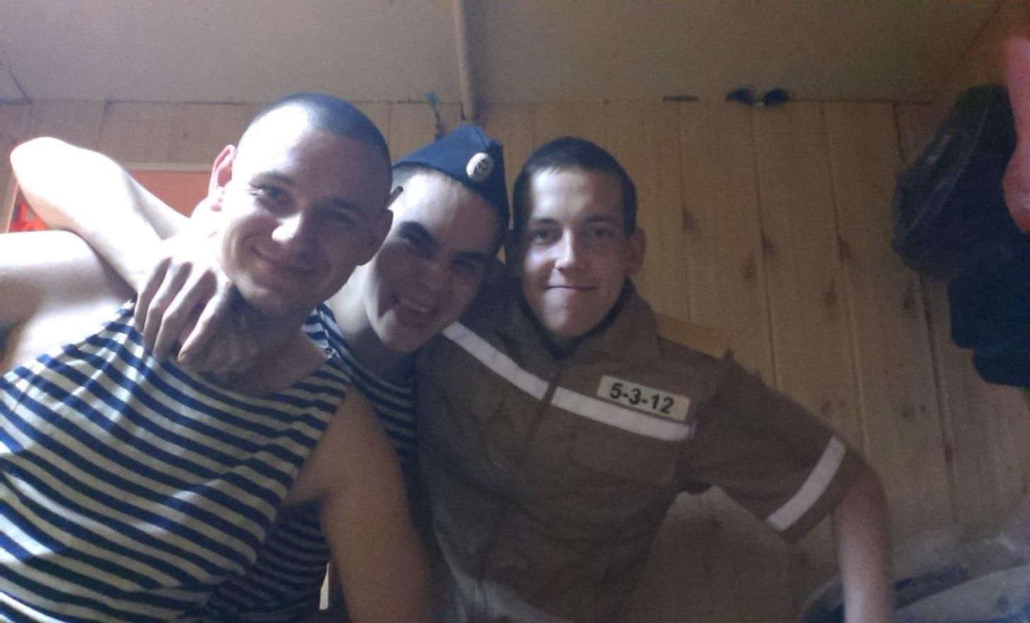 Россиян наградили за военные преступления в Крыму и Сирии Россиян наградили за военные преступления в Крыму и Сирии