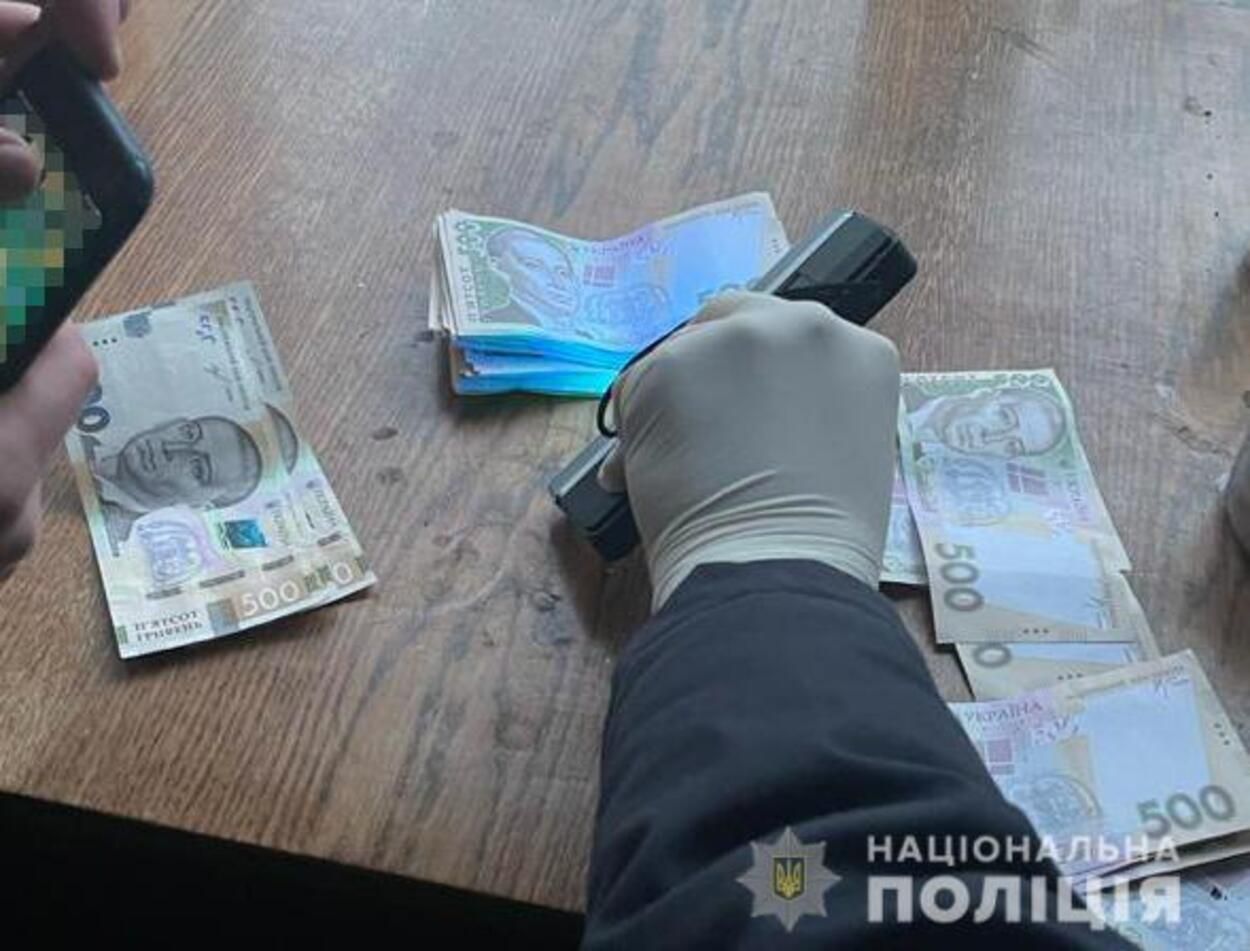 Взял 70 тысяч гривен взятки: на Львовщине задержали руководителя лесхоза - фото 
