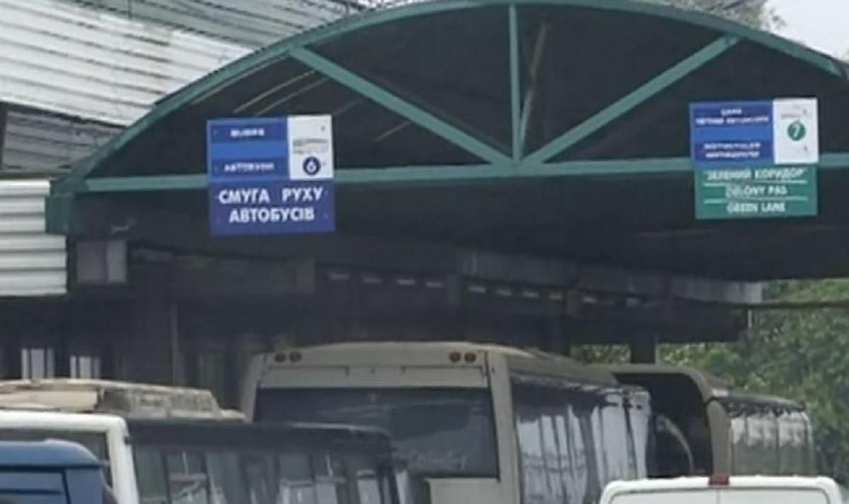 На границе с Польшей и Венгрией большие очереди: где именно На границе с Польшей и Венгрией большие очереди: где именно