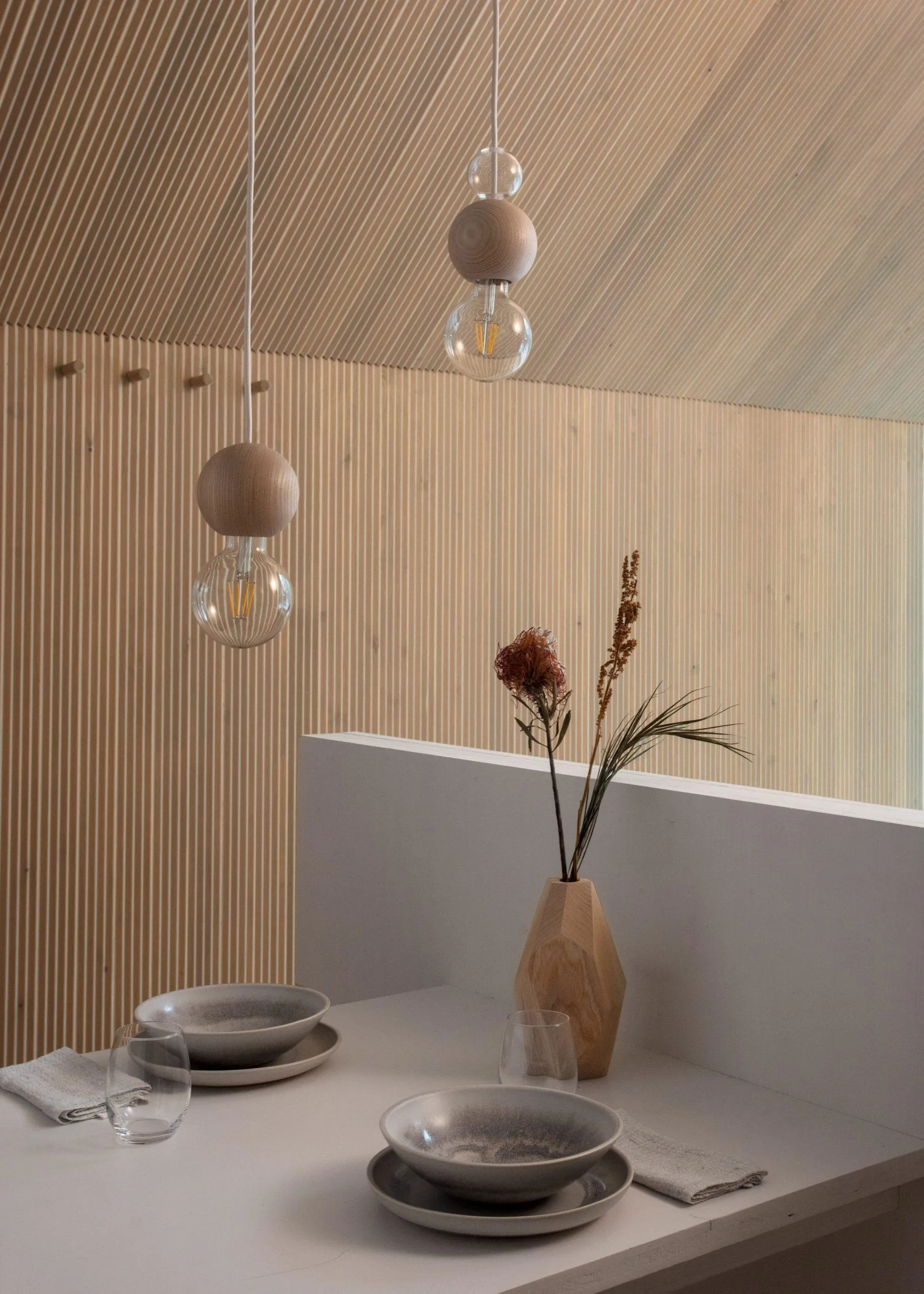 В інтер'єрі використали тільки стримані відтінки В інтер'єрі використали тільки стримані відтінки