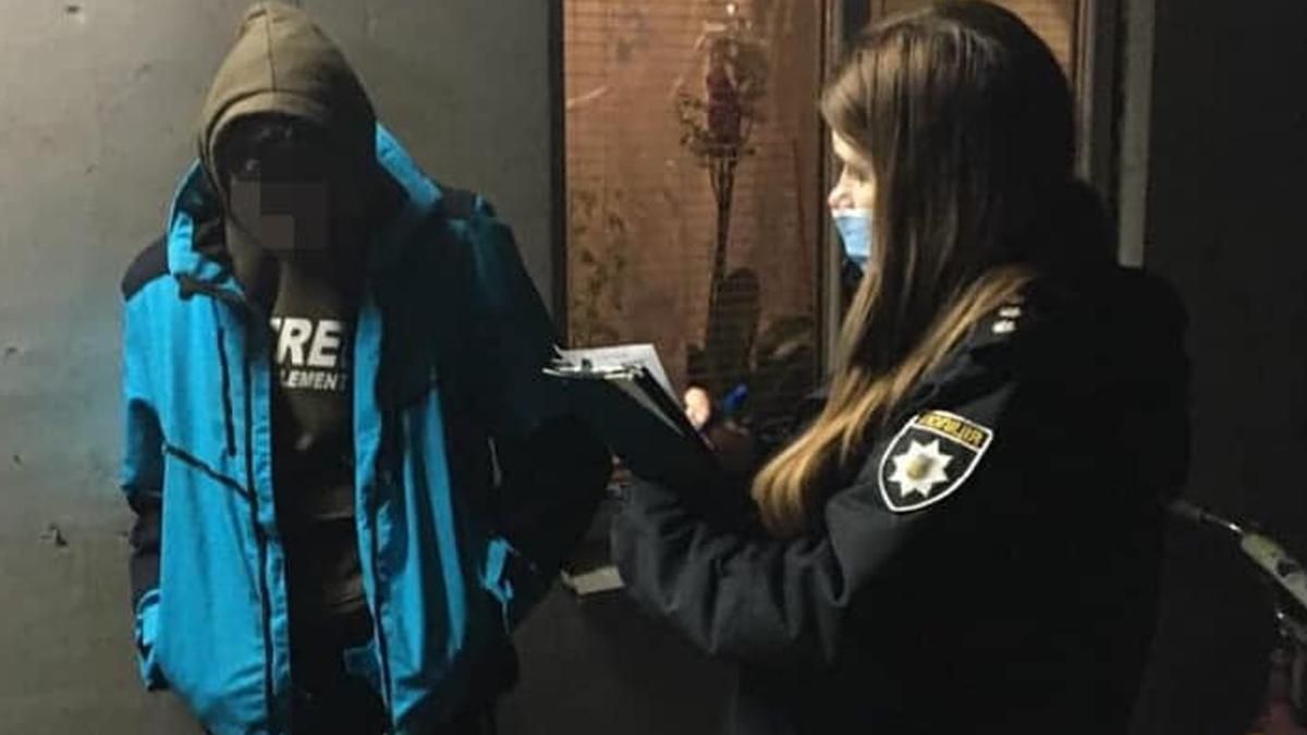 На Киевщине подростки устроили развлечения на кладбище На Киевщине подростки устроили развлечения на кладбище