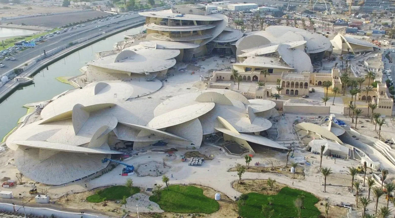 Окрім музею тут є аудиторії, ресторан на даху та ботанічний сад  / Фото As architecture Окрім музею тут є аудиторії, ресторан на даху та ботанічний сад  / Фото As architecture
