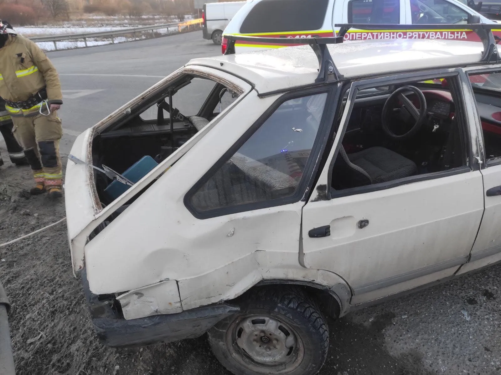 На трасі Київ – Чоп зіштовхнулись ВАЗ та Fiat: є травмовані – фото