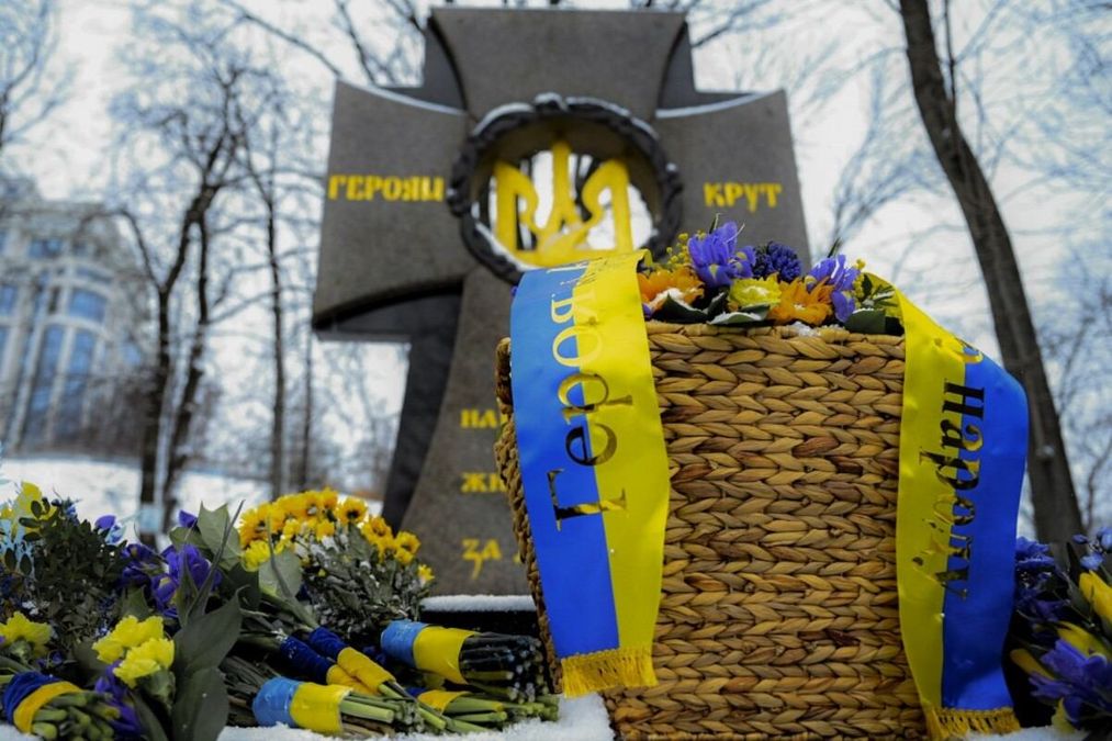 Як українські політики вшановують пам'ять героїв Крут Як українські політики вшановують пам'ять героїв Крут