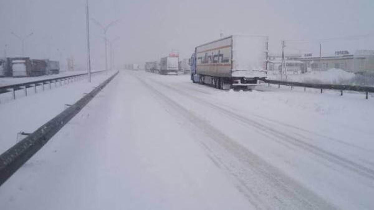 Пробки на дорогах Одесской области из-за снегопадов: какая ситуация