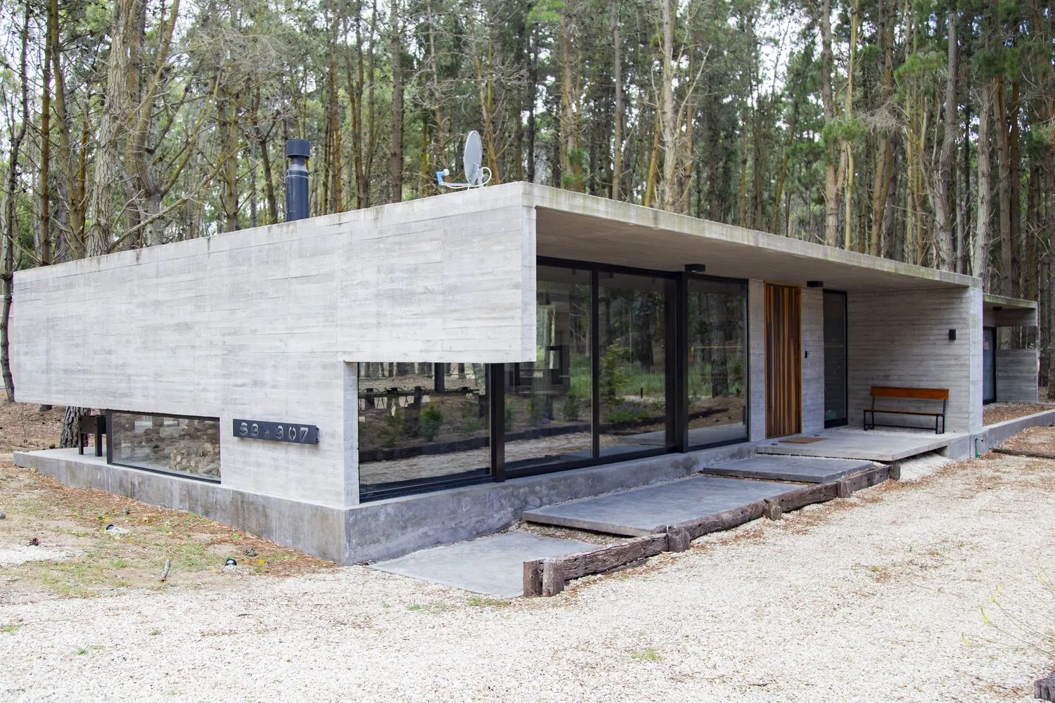 Строгий вигляд дому / Фото Archdaily Строгий вигляд дому / Фото Archdaily