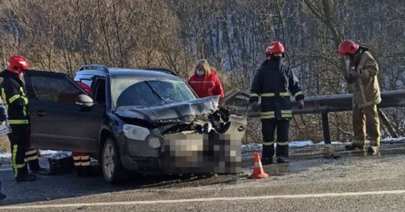 У моторошній ДТП біля Львова 29 січня загинули чоловік та маленька дитина: фото автотрощі