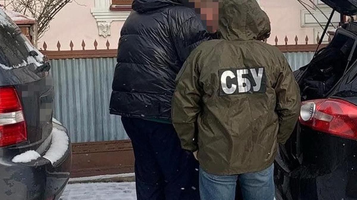 На Буковині фіскали допомагали незаконно експортувати з України горіхи На Буковині фіскали допомагали незаконно експортувати з України горіхи