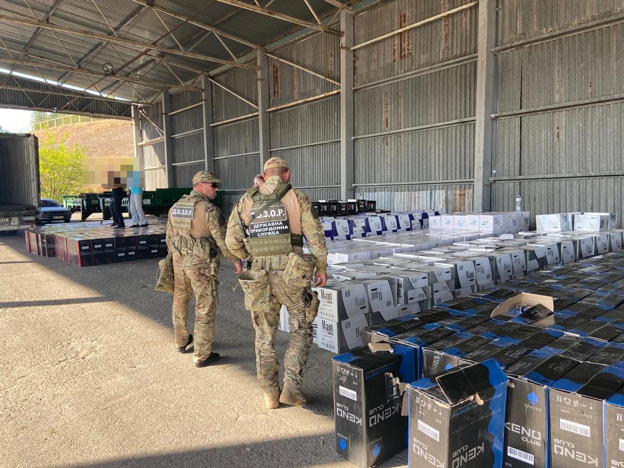 Контрабанду осуждает менее 10% украинцев Контрабанду осуждает менее 10% украинцев