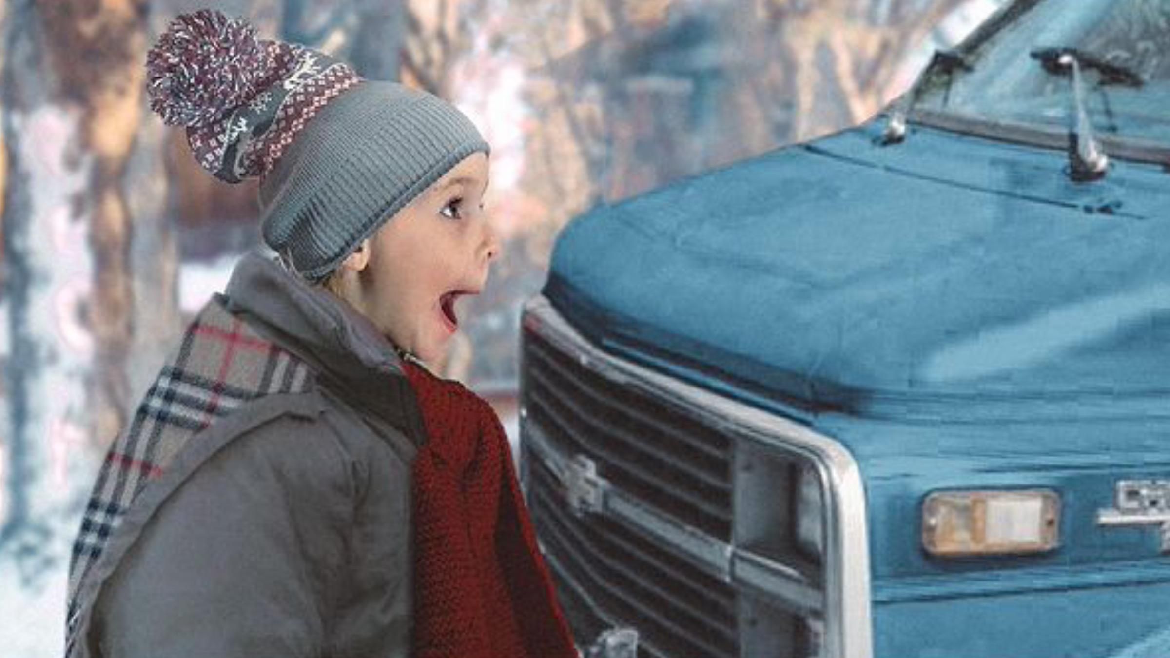 Папа с дочкой воспроизводят кадры из известных фильмов: курьезные фото