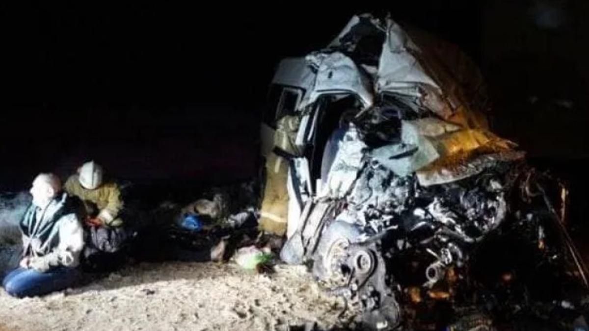 Смертельна ДТП в Росії: в Самарській області загинуло 10 людей Смертельна ДТП в Росії: в Самарській області загинуло 10 людей