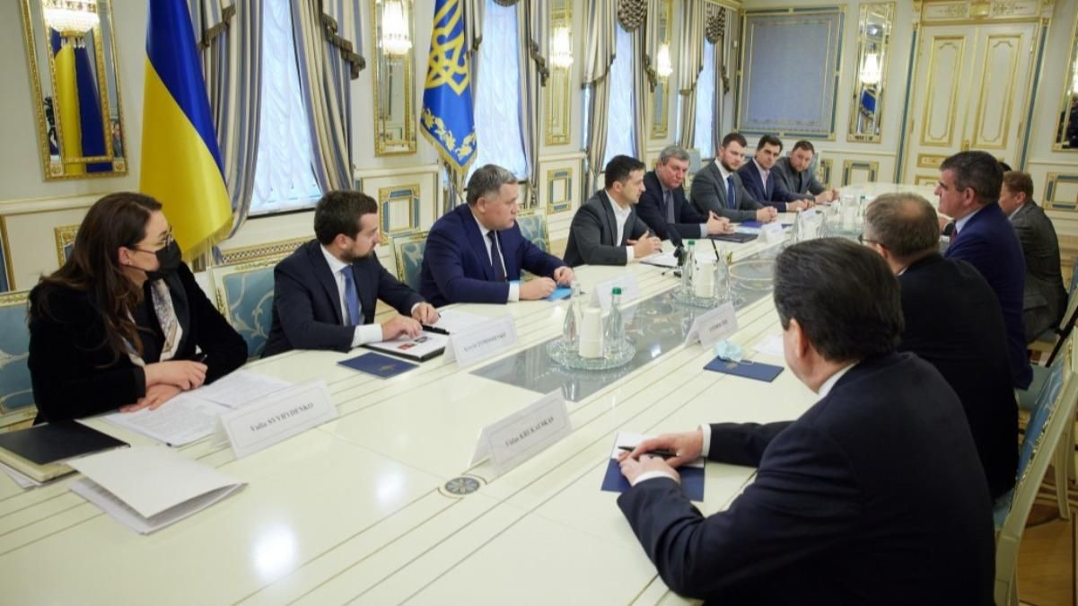 Зеленський запросив швейцарську компанію інвестувати в Укрзалізницю Зеленський запросив швейцарську компанію інвестувати в Укрзалізницю