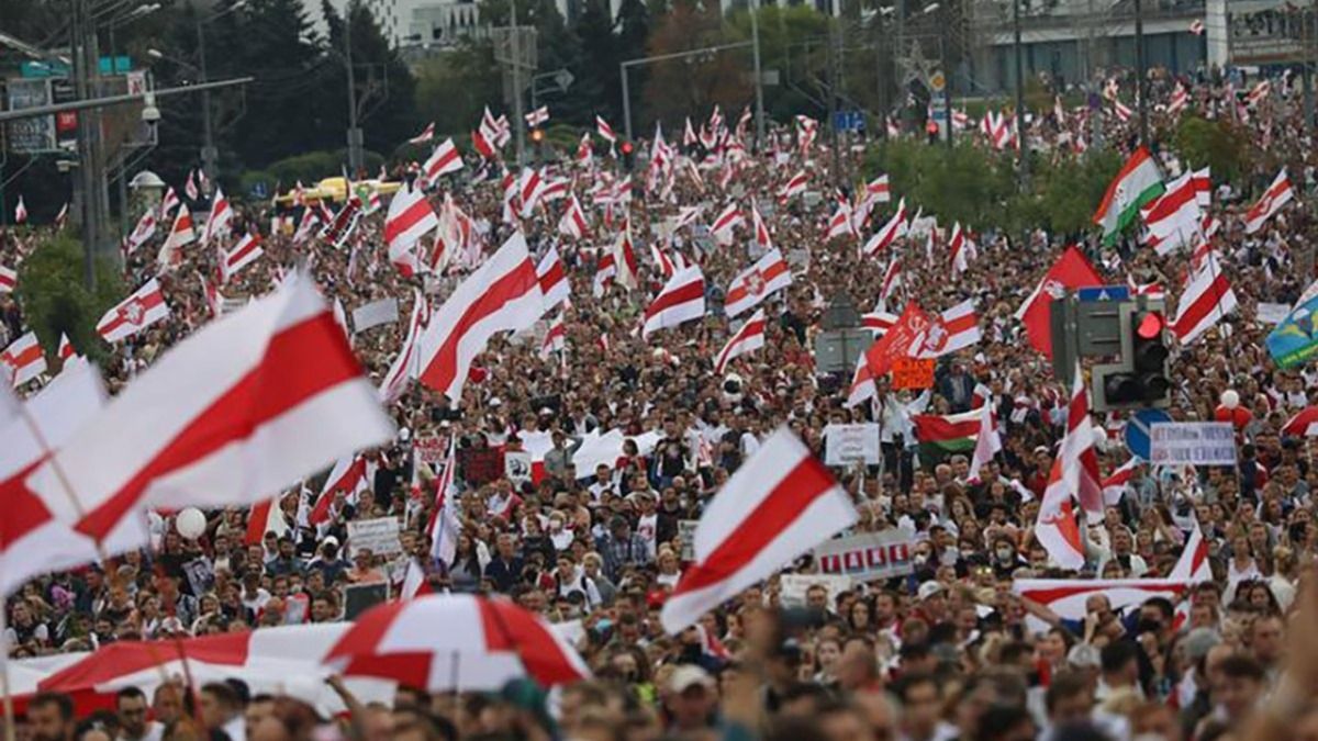 У Білорусі біло-червоно-білий прапор хочуть визнати екстремістським