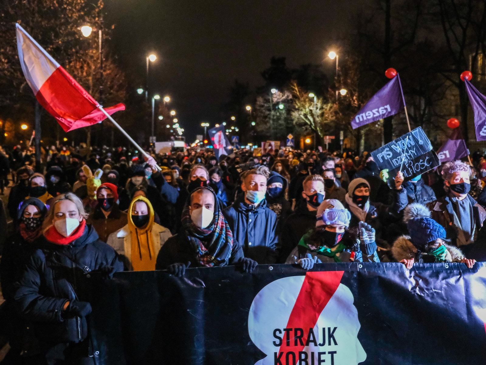У Польщі знову спалахнули протести через заборону абортів: фото, відео