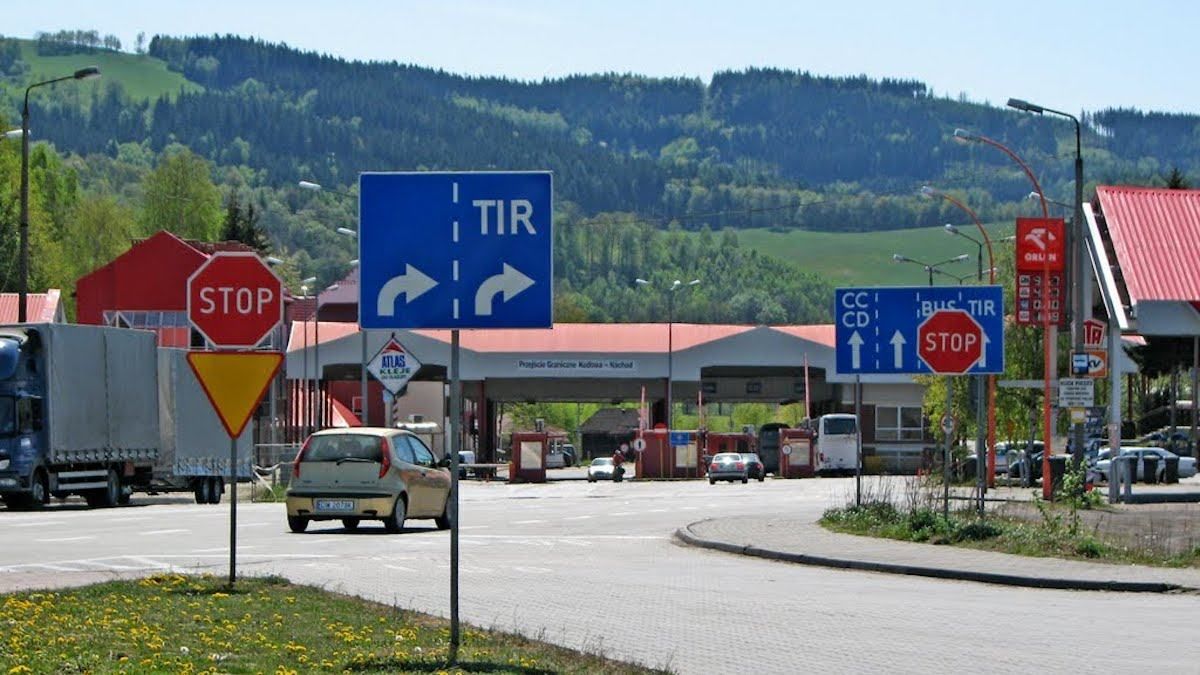 Чехия закрывает границы: почти все иностранцы станут невъездными 