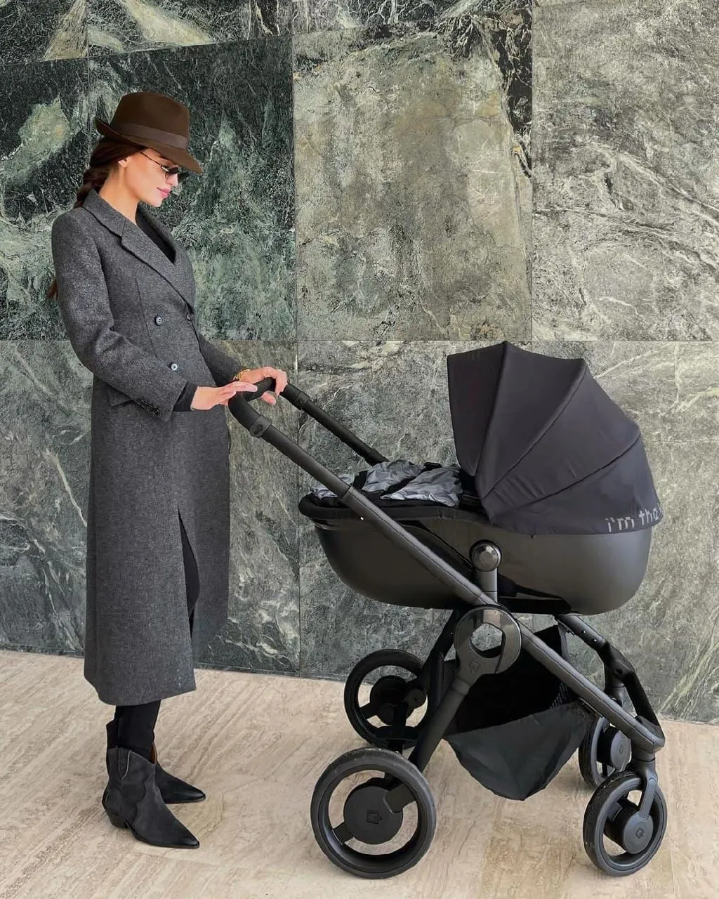 Стильний вихід після вагітності / Фото з інстаграму Анни Андрес Стильний вихід після вагітності / Фото з інстаграму Анни Андрес