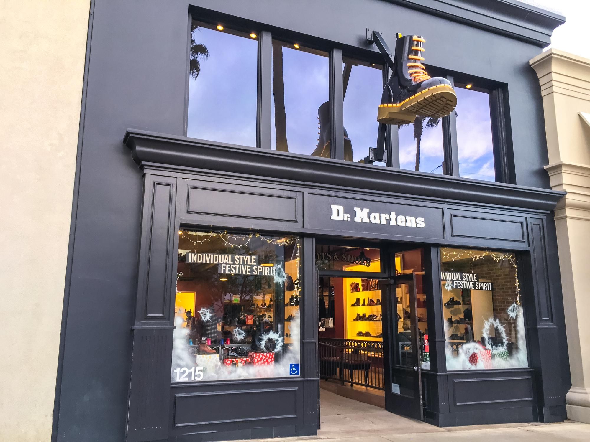 Виробник взуття Dr. Martens