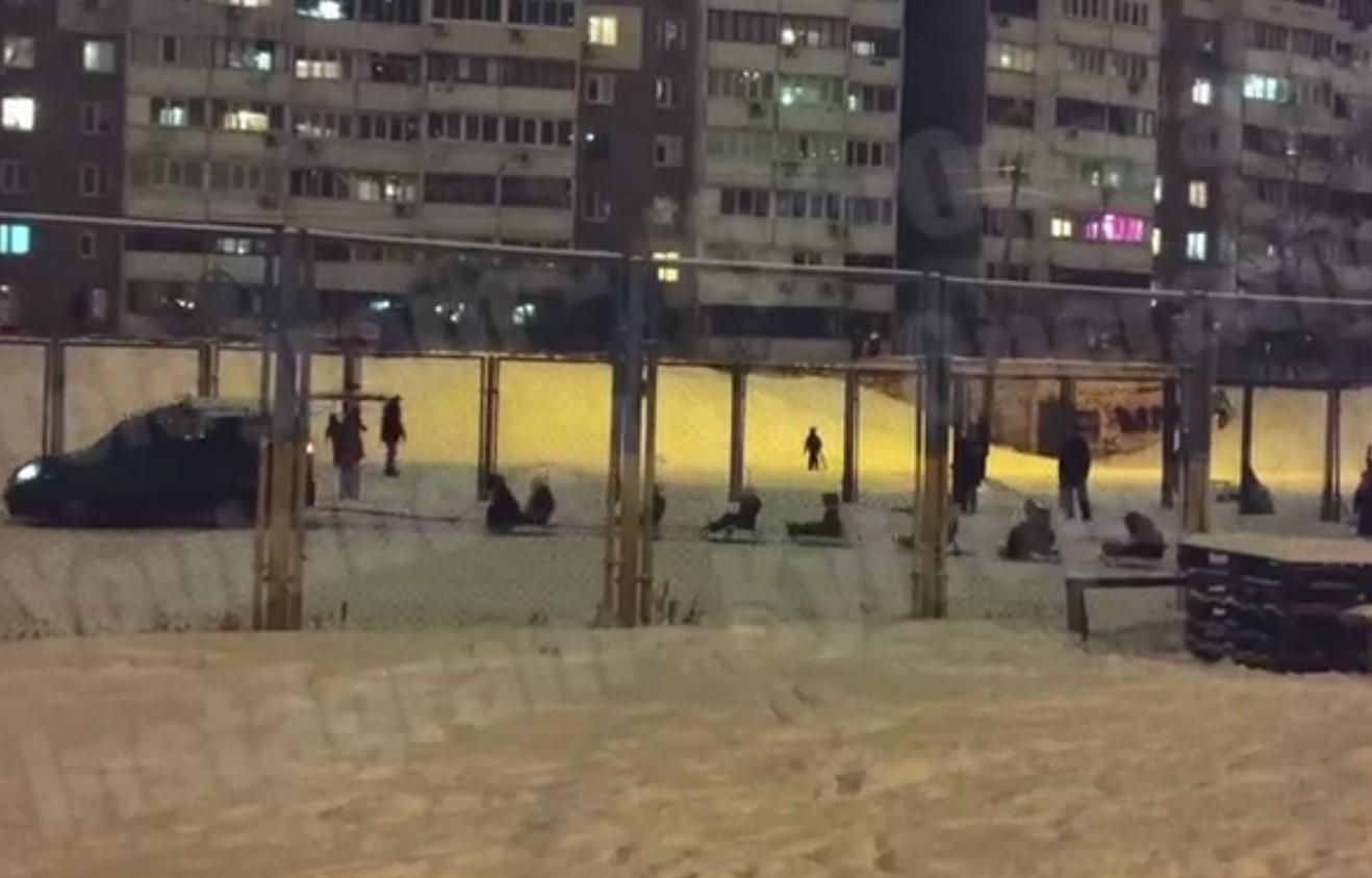 В сети показали, как можно зимой развлечь детей на Троещине: видео