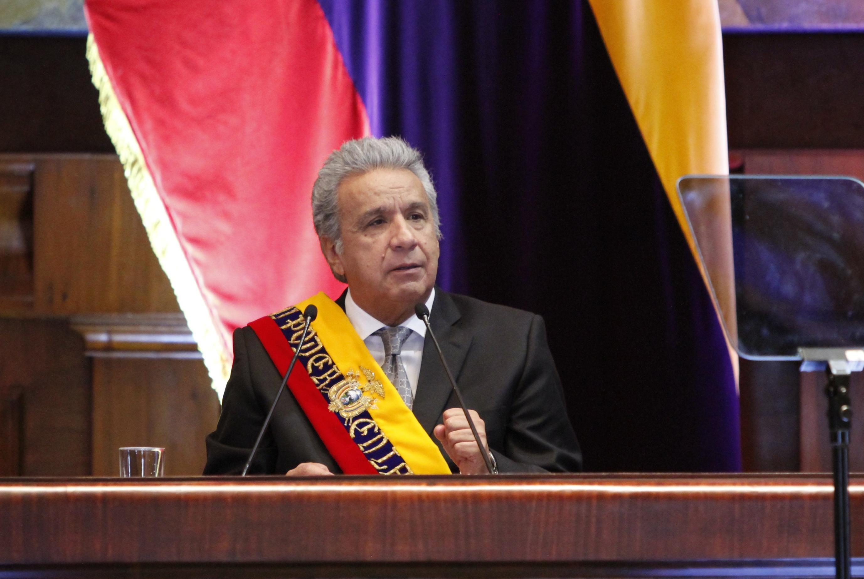 Самолет с президентом Эквадора совершил аварийную посадку: причина Самолет с президентом Эквадора совершил аварийную посадку: причина