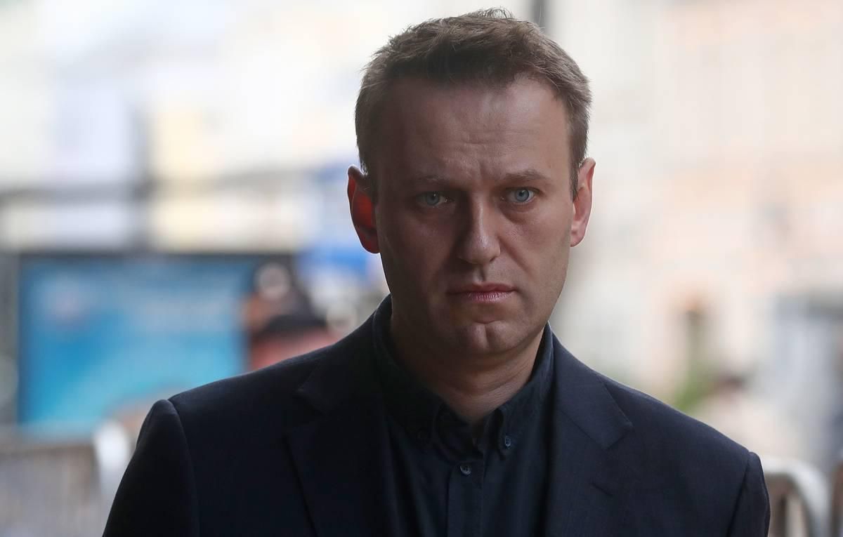 Навальный хочет выйти из тюрьмы президентом РФ, –  Пономарев