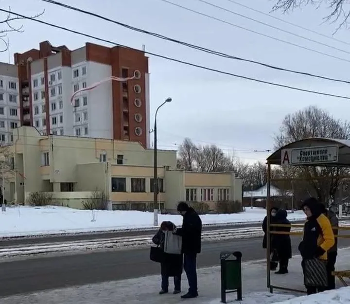 Вітебськ. протести, Білорусь, 31 січня 2021, біло-червоний прапор Вітебськ. протести, Білорусь, 31 січня 2021, біло-червоний прапор