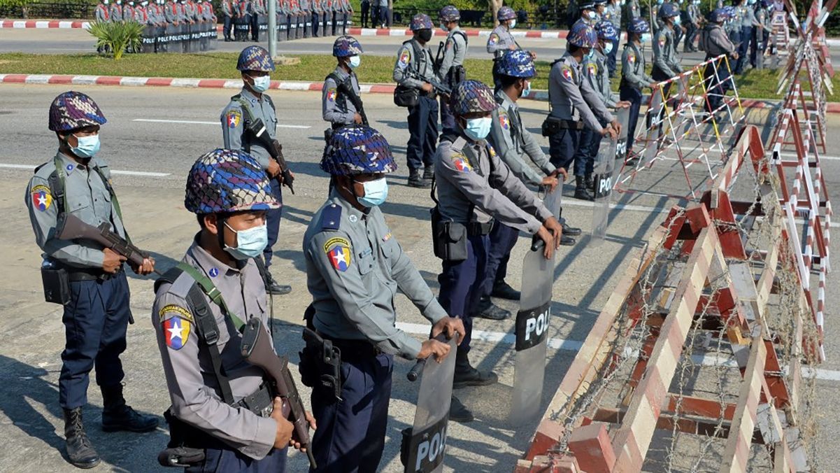 Военный переворот в Мьянме: в стране на год объявили чрезвычайное положение