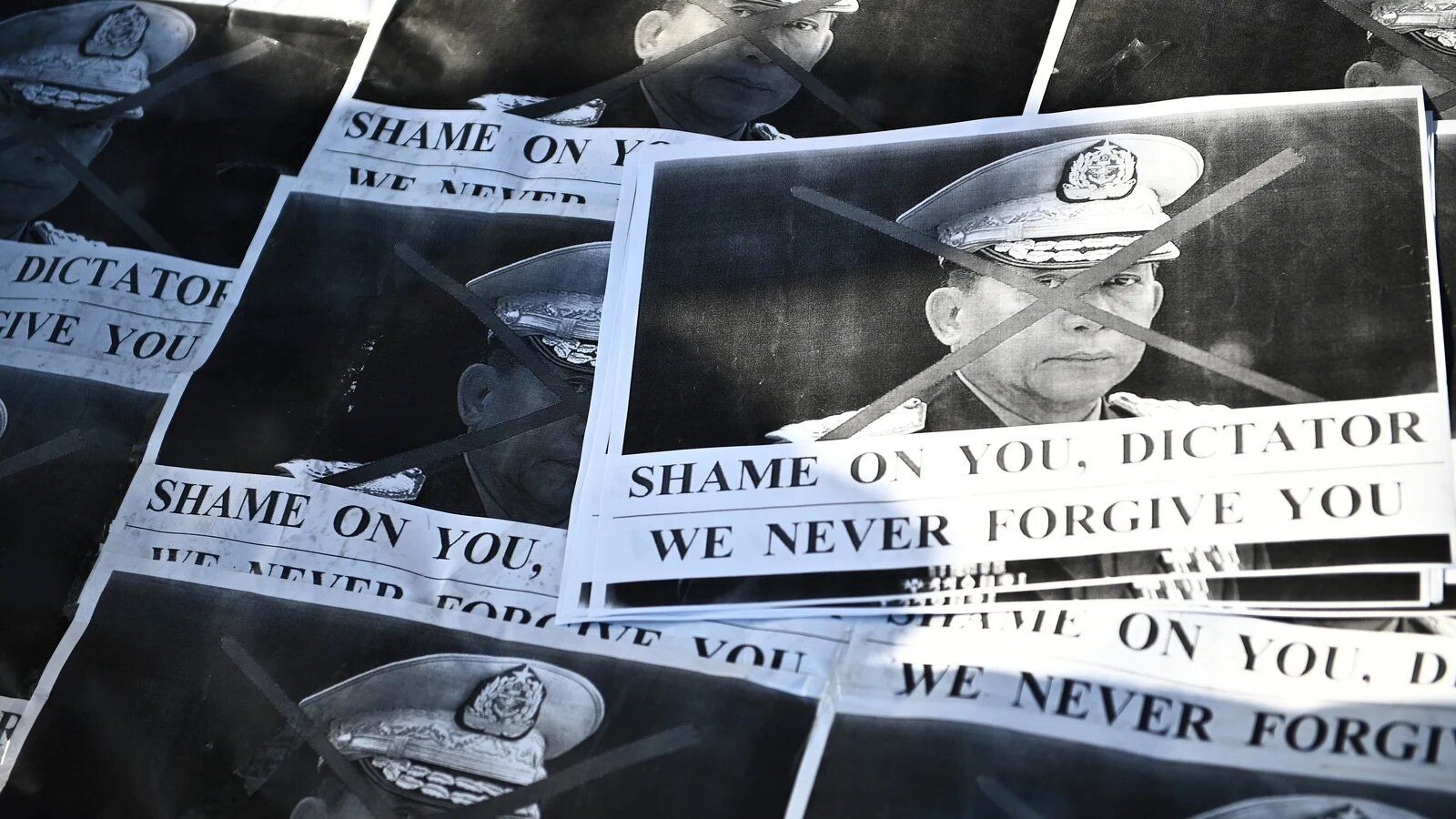 Диктатор М'янми Мін Аун Хлаїнг Диктатор М'янми Мін Аун Хлаїнг