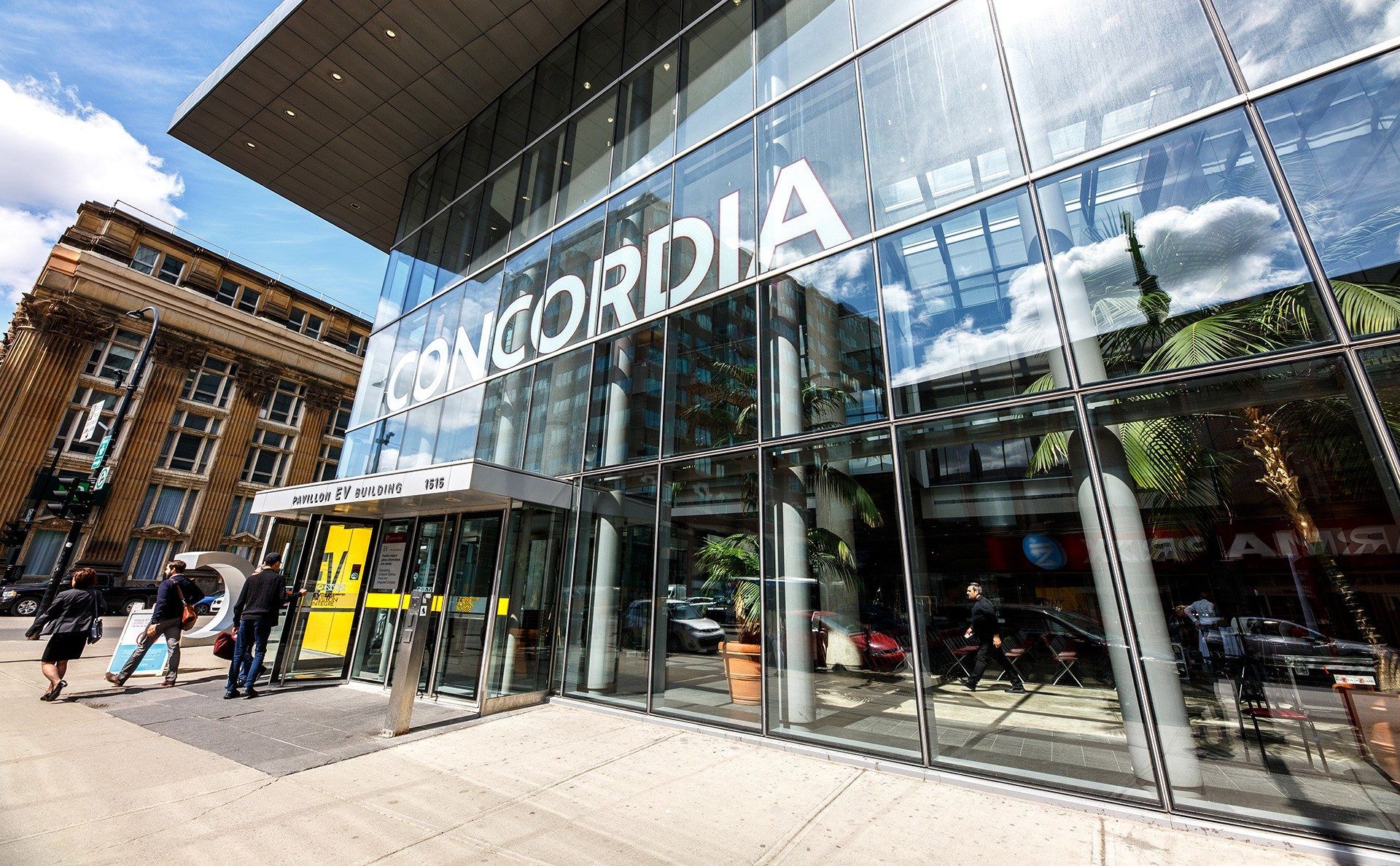 Студенти у Канаді проходили онлайн-курс у викладача, який помер у 2019 Студенти у Канаді проходили онлайн-курс у викладача, який помер у 2019