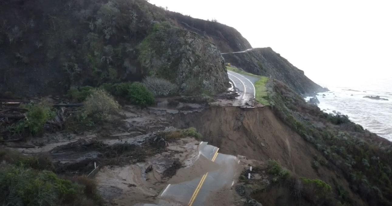  В Калифорнии обрушилась в океан магистраль Highway 1