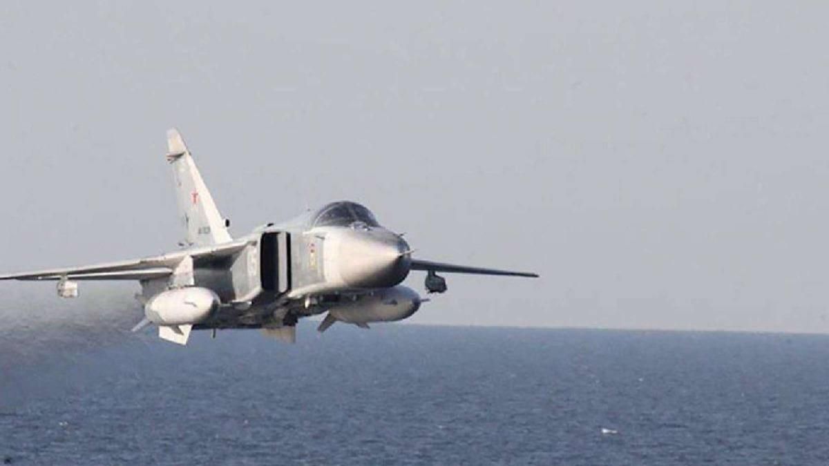 Російський бомбардувальник пролетів біля есмінця США у Чорному морі