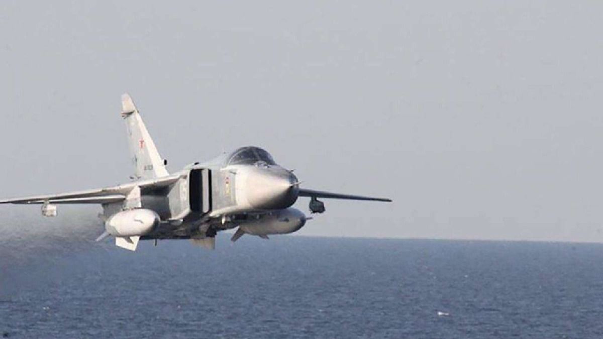 Российский бомбардировщик пролетел у эсминца США в Черном море