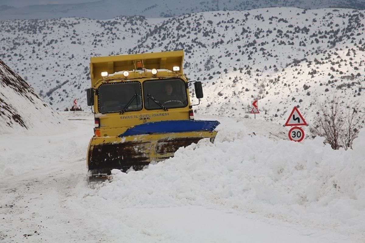 Снігопад у Туреччині: заблоковані 300 міст та сіл – фото, відео