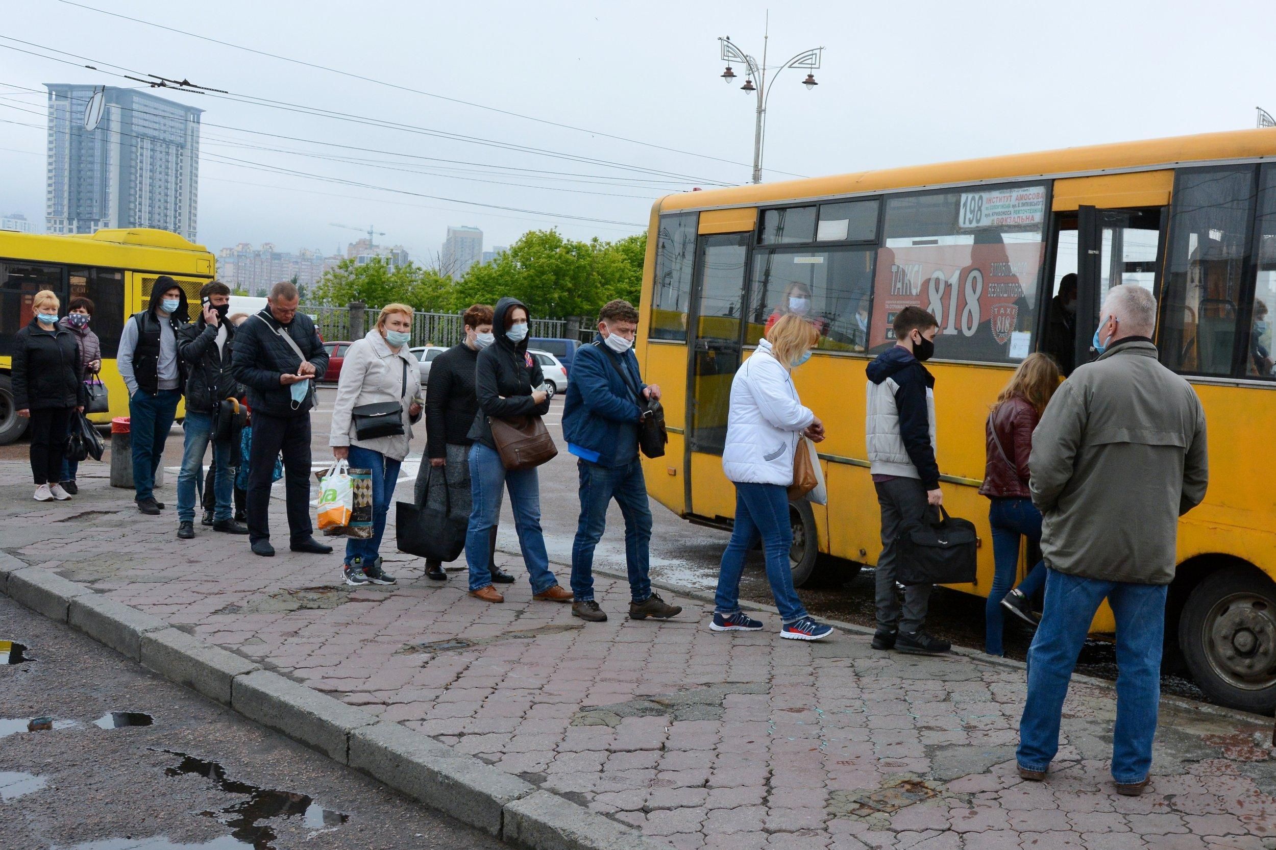 На Львівщині водія автобуса оштрафували на 17 тисяч гривень за стоячих пасажирів