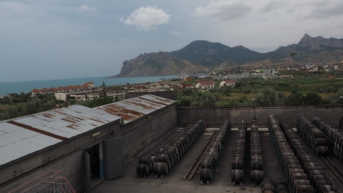 Продажа завода Коктебель: прокуратуру Крыма просят разобраться Продажа завода Коктебель: прокуратуру Крыма просят разобраться