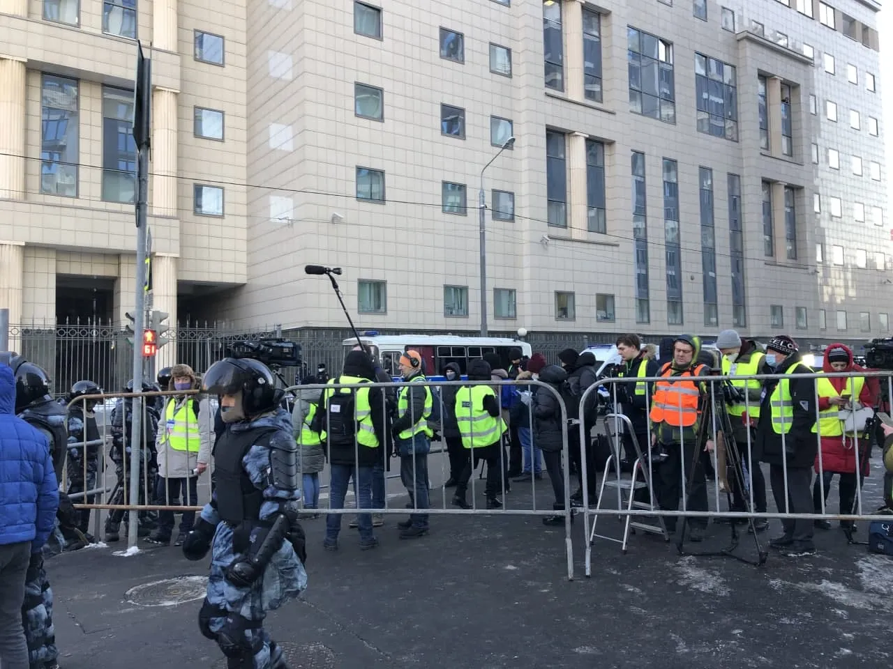 Огорожа біля суду