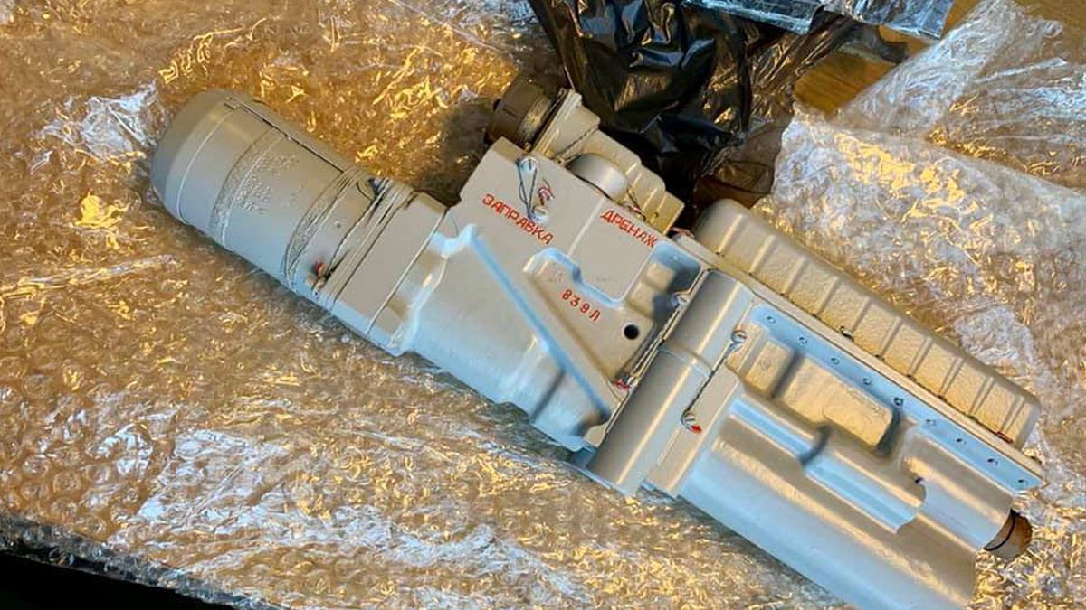 Киянин відправив до М'янми кермо від винищувача МіГ-29 - Київ Киянин відправив до М'янми кермо від винищувача МіГ-29 - Київ