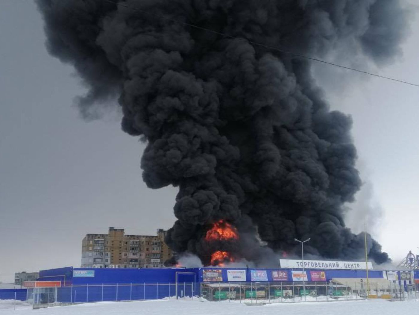 Пожар в Первомайске, горит Эпицентр: видео 2 февраля 2021