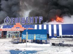 Пожар в "Эпицентре" в Первомайском: появилось видео изнутри здания