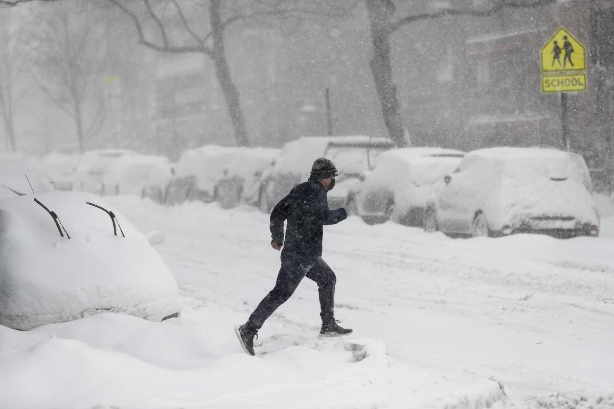 В Нью-Йорке мощный снегопад: закрыли аэропорты - фото В Нью-Йорке мощный снегопад: закрыли аэропорты - фото