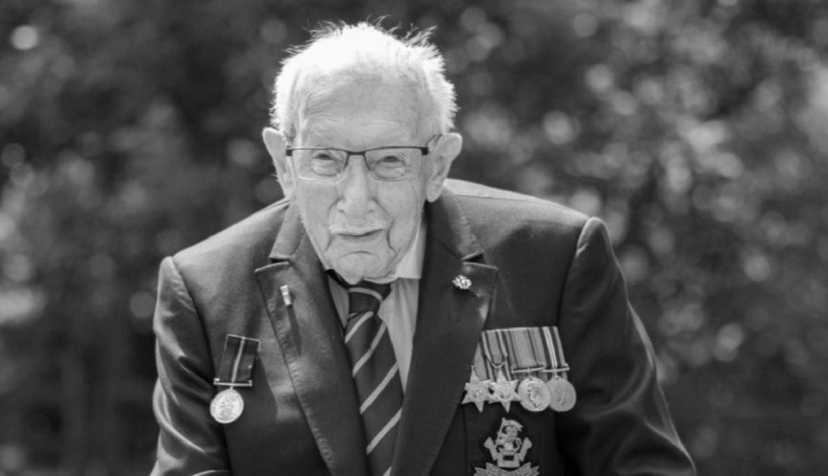 В Британии умер 100-летний ветеран Том Мур: что о нем известно