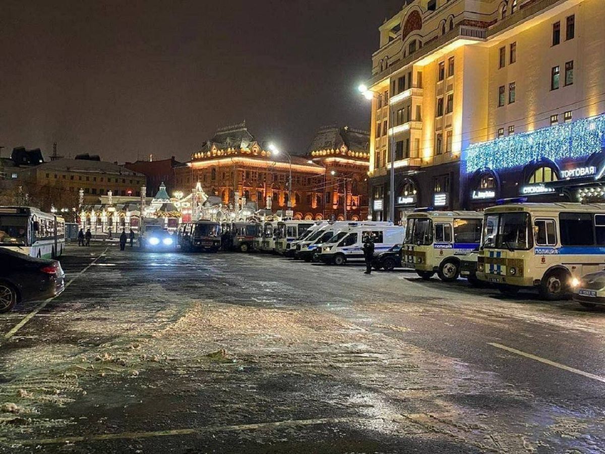 Навального отправили в тюрьму: его штаб зовет людей на протест Навального отправили в тюрьму: его штаб зовет людей на протест